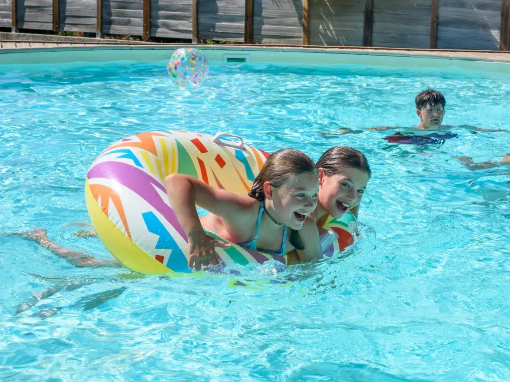 Enfants piscine1